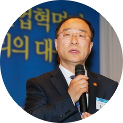 경제부총리 겸 기획재정부 장관 홍남기